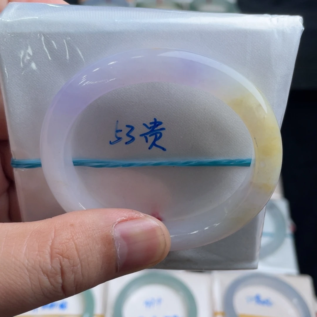 翡翠手镯未镶嵌翡翠手镯