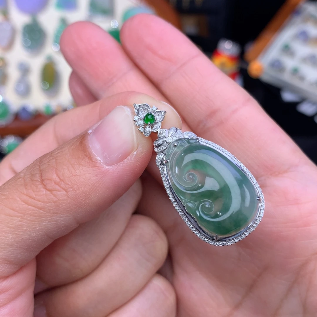 翡翠吊坠(不含链)18K金镶嵌