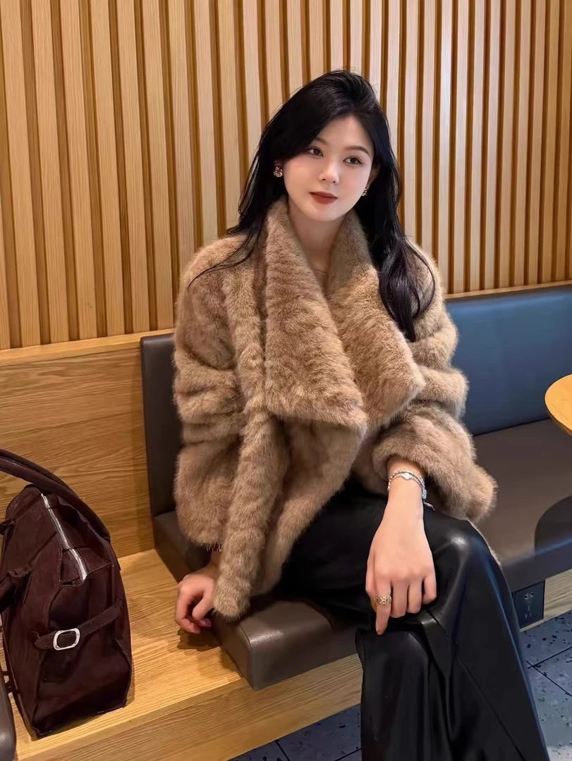 冬季新款时尚百搭高奢贵妇外套显瘦收腰重工长袖冬季设计感2026