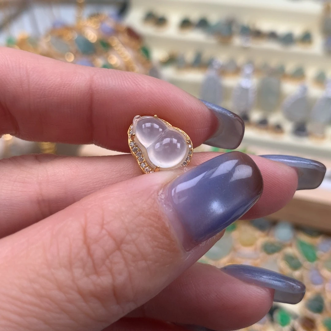 葵****翡翠银S925镶嵌颈饰葫芦