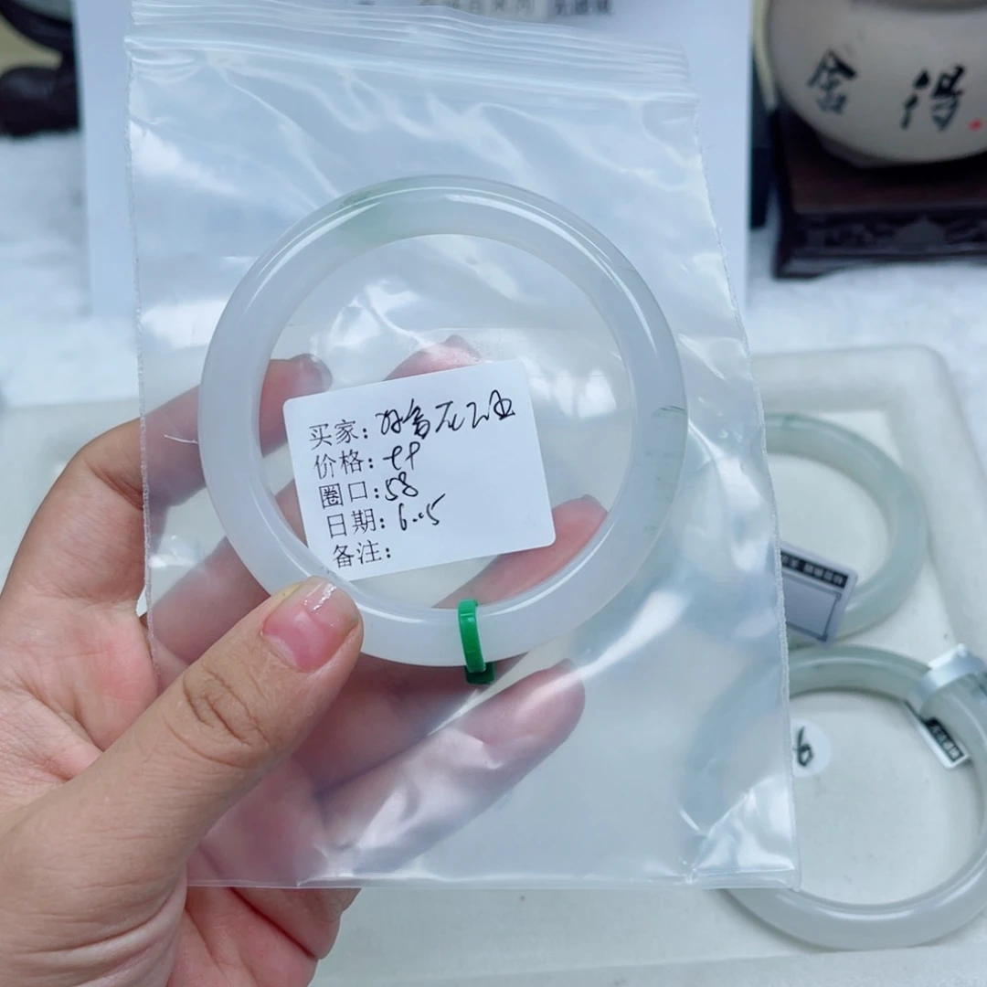 石英质玉手镯未镶嵌