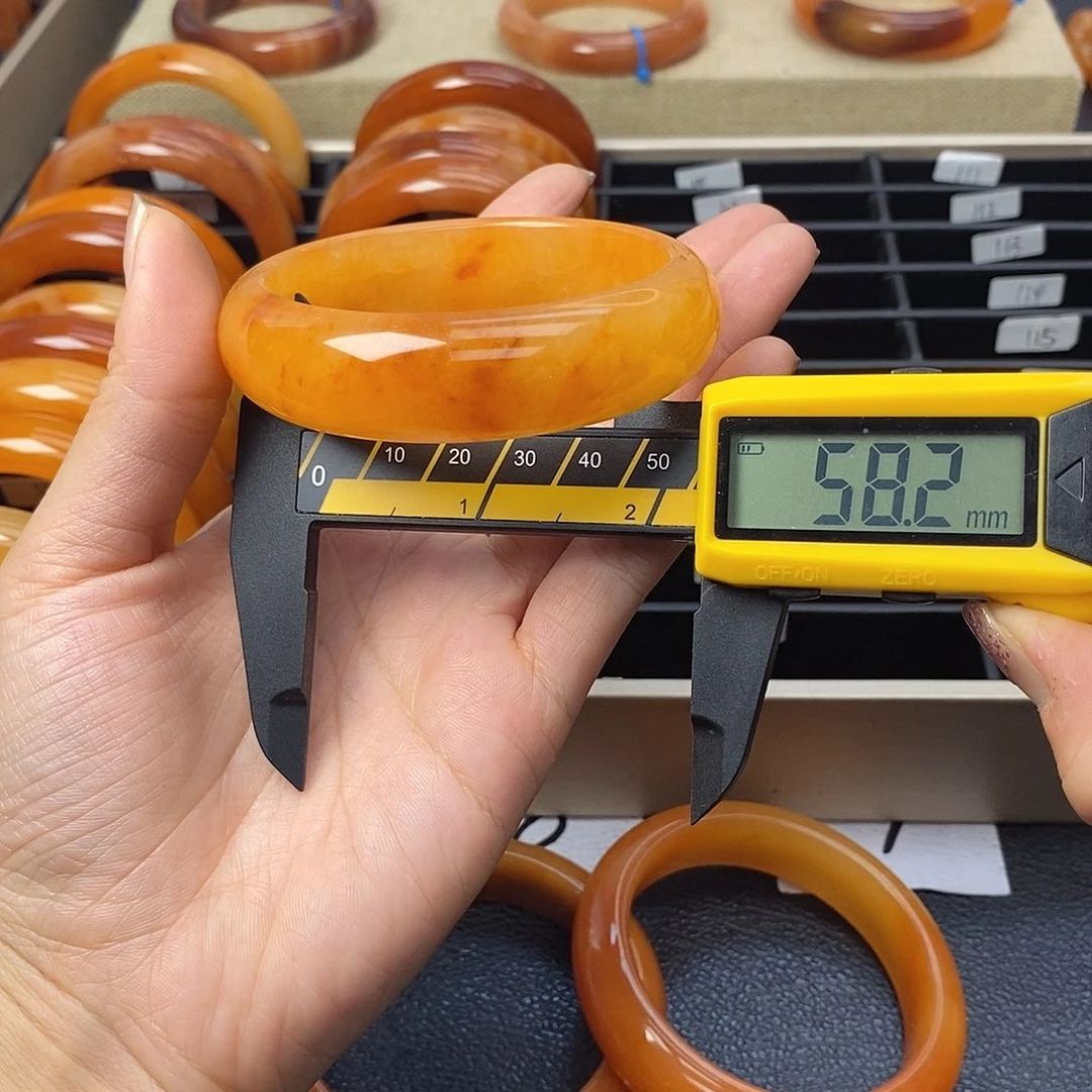 未镶嵌石英质玉（黄龙玉）手镯95号