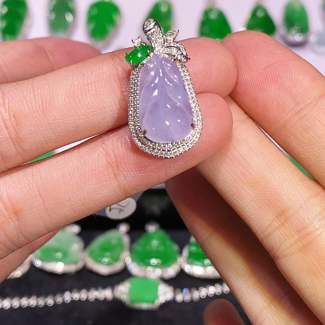 翡翠18K金镶嵌颈饰叶子