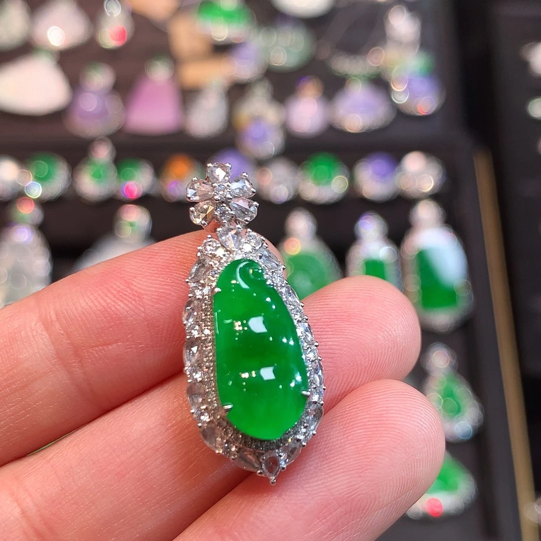 翡翠18K金镶嵌吊坠(赠链)正冰正阳满绿福豆吊坠