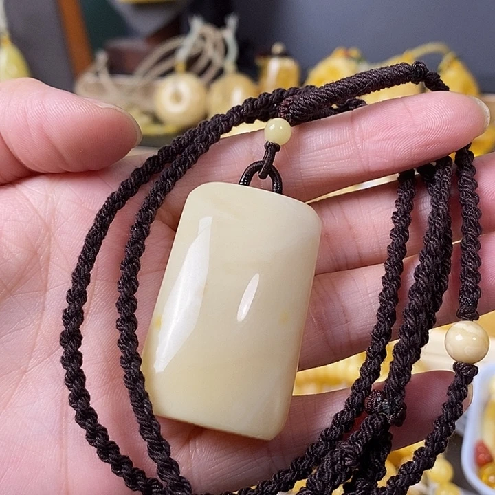 琥珀未镶嵌裸石无事牌