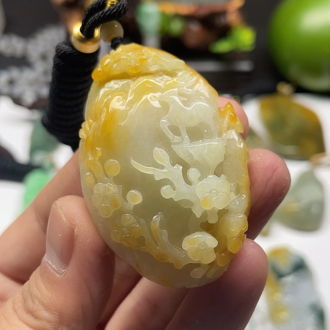 翡翠未镶嵌颈饰鹿牌