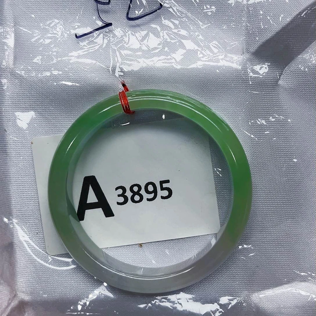 翡翠手镯未镶嵌多样性