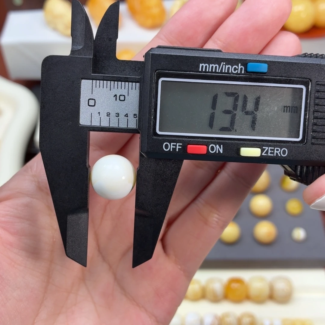琥珀未镶嵌珠宝奇石乌料瓷白花圆珠13mm