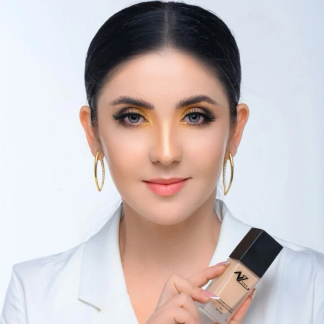 【新疆包邮】NAZIMKIZ/奈紫密高遮瑕无油轻薄持粉底液     送美妆蛋