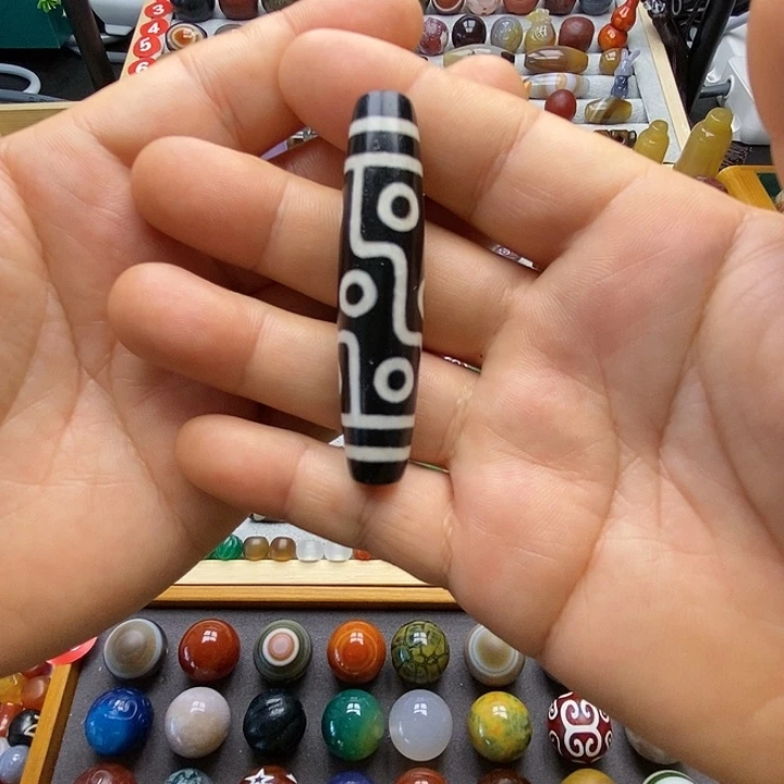 用***。玛瑙/玉髓未镶嵌颈饰