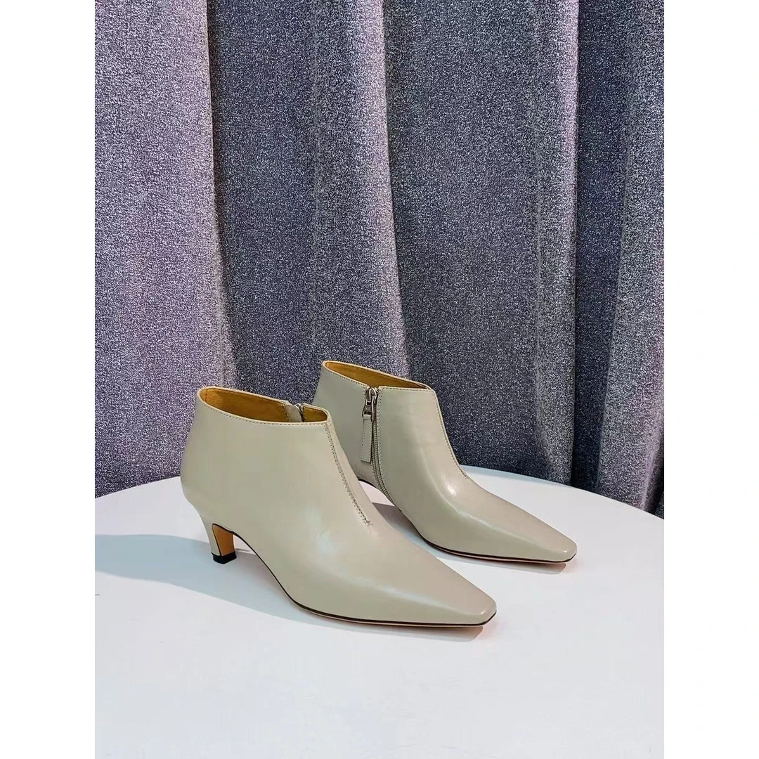 C2546 灰色  高端时尚秋冬气质低跟方头时装短靴  小裸靴