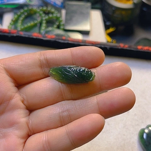 蛇纹石玉颈饰未镶嵌黄*怼