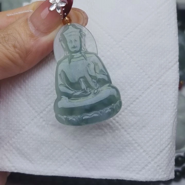 翡翠颈饰未镶嵌天然的A货翡翠多样性发货