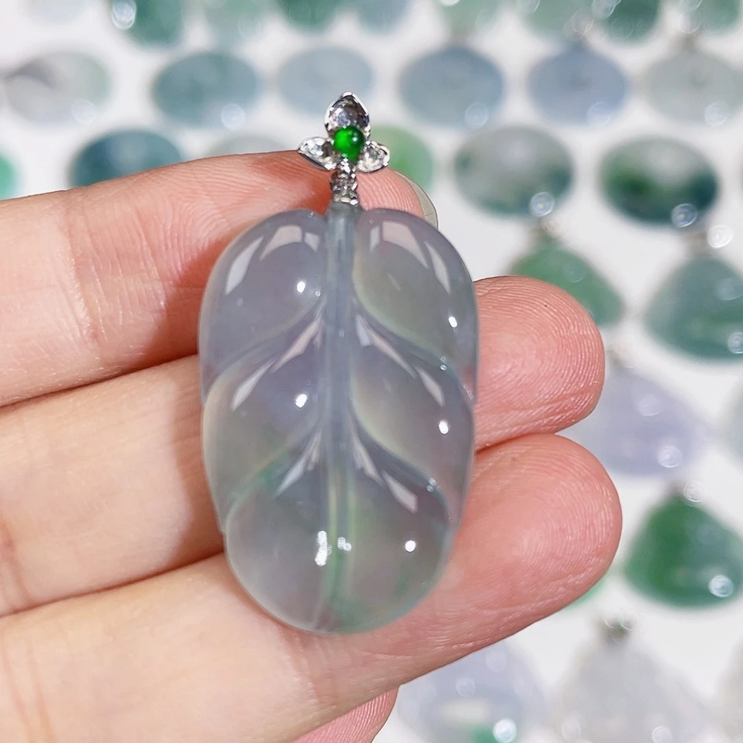 颈饰18K金镶嵌翡翠吊坠