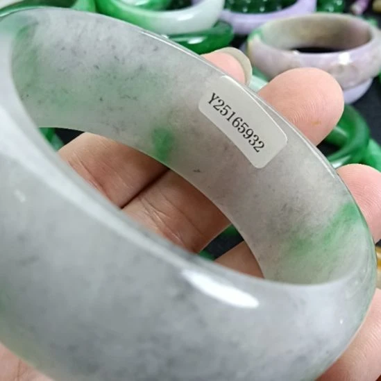 秀***灵翡翠未镶嵌颈饰翡翠