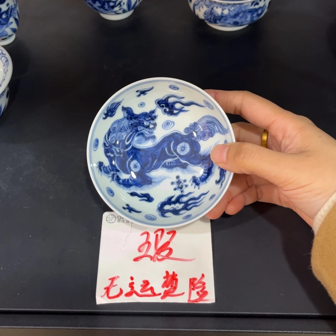 挽****青花仿元杂宝狮子普洱杯