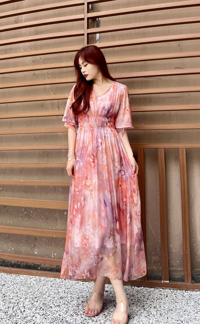 夏季新款法式V 领重工钉珠大摆显廋真丝连衣裙