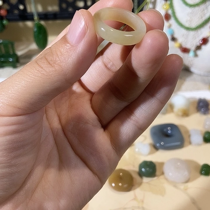 和田玉（糖玉）戒指未镶嵌这个
