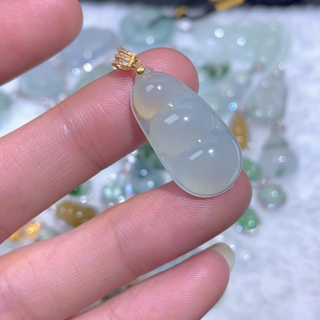 翡翠18K金镶嵌颈饰翡翠