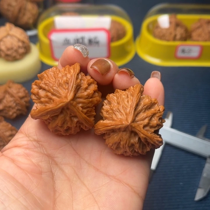 文玩核桃吊坠38盘山三棱