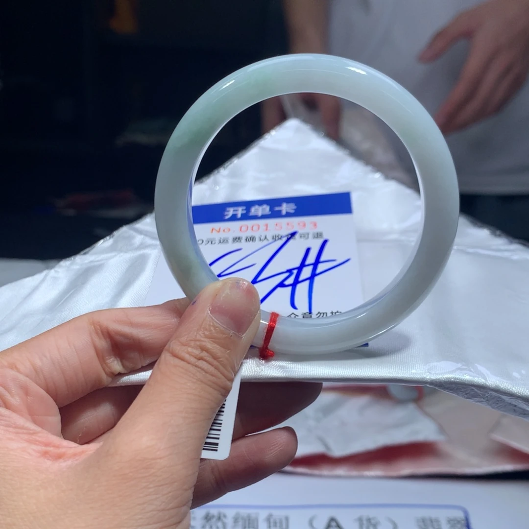 翡翠未镶嵌手镯vc