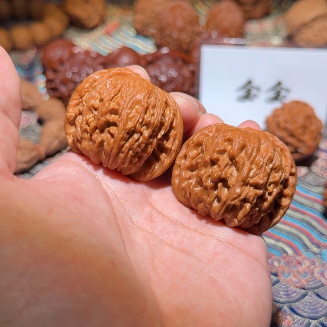 把件核桃1247山地歪磨，尺寸42 38 35