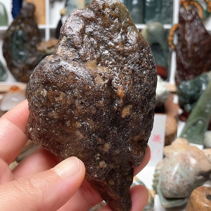 未镶嵌岫岩河磨玉（透闪石质玉）把件