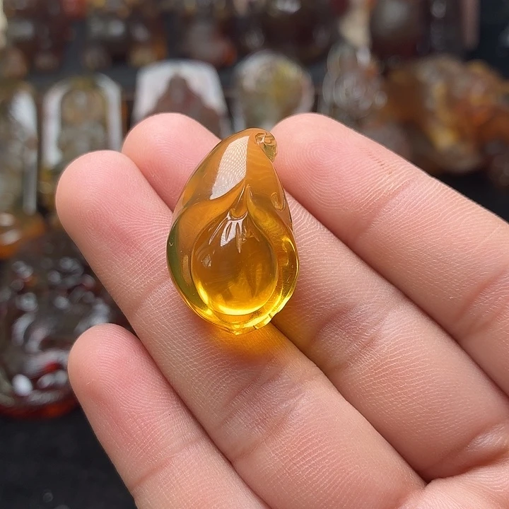 琥珀未镶嵌颈饰60