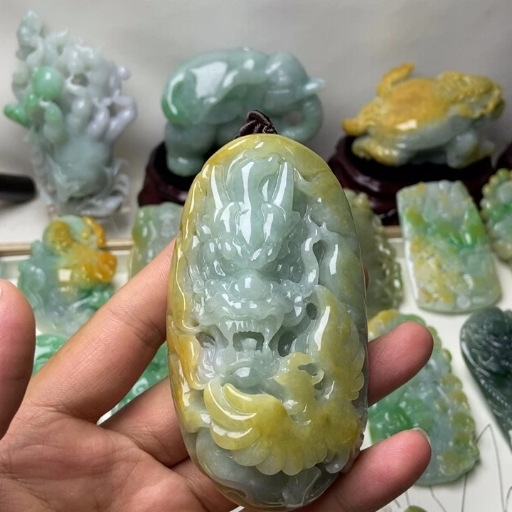 翡翠未镶嵌把件龙凤呈祥