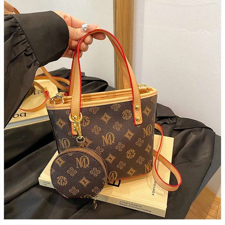 带挂件新款女士小方包高端时尚气质流行单肩斜挎包7115