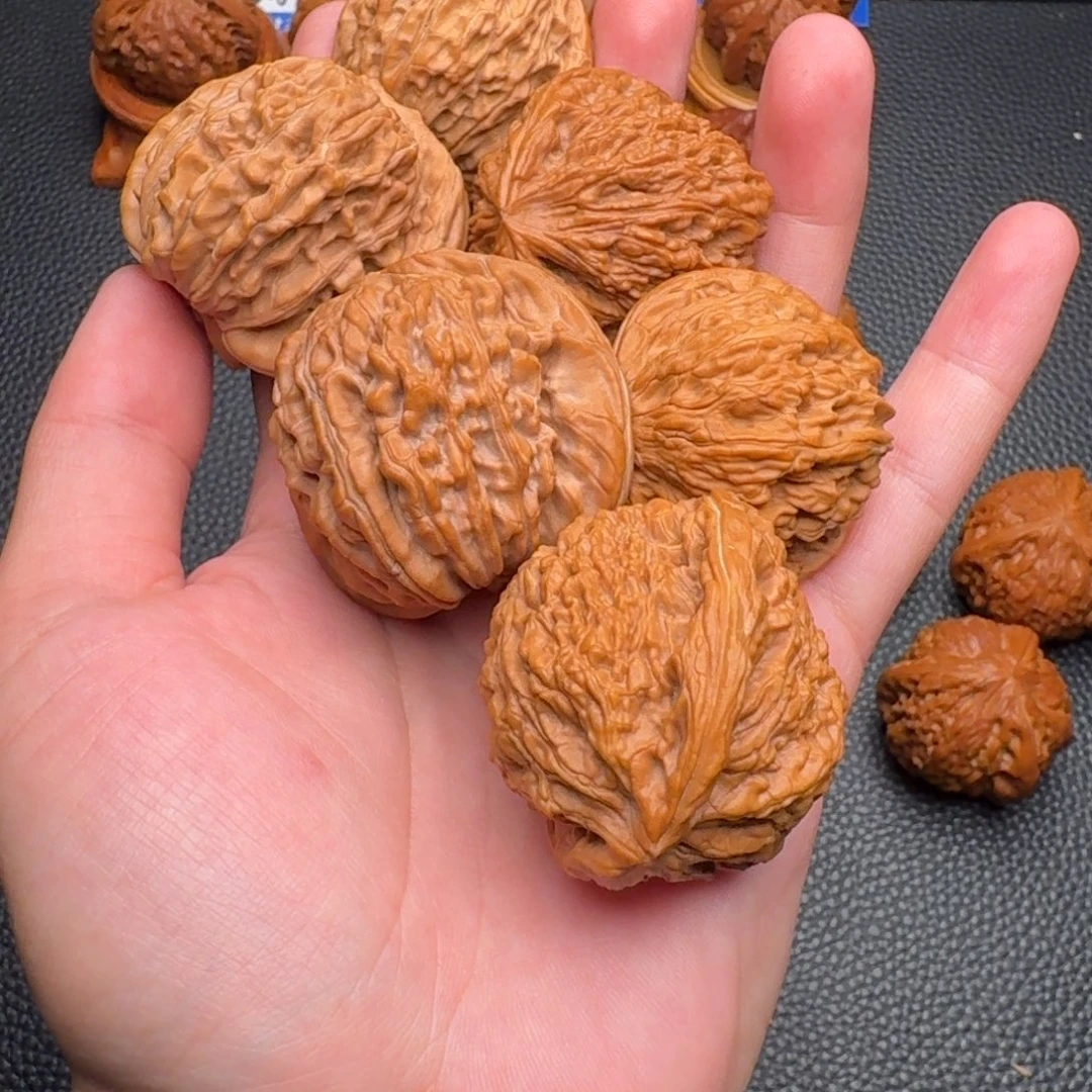 桃核把件云*阁练手核桃