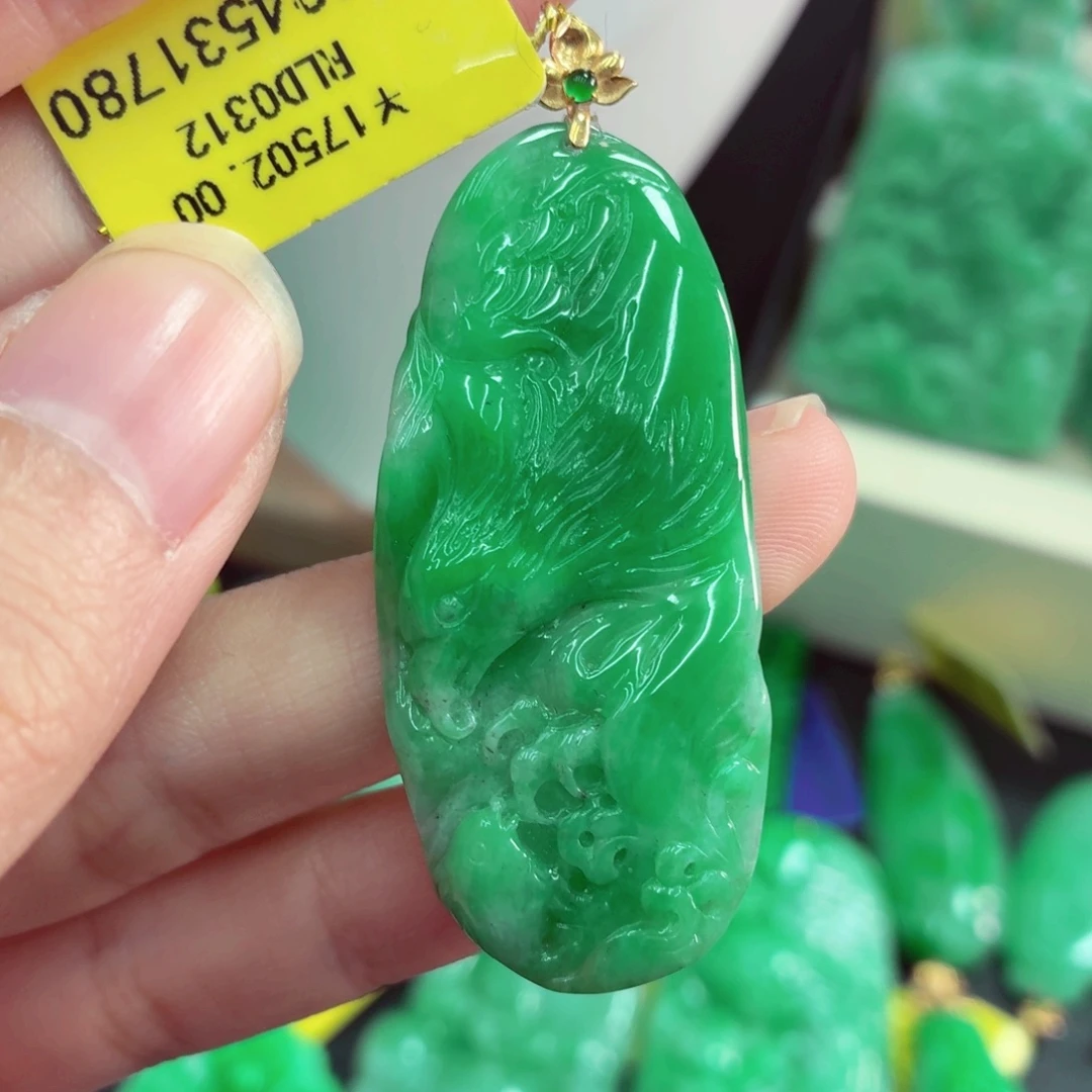 翡翠18K金镶嵌颈饰