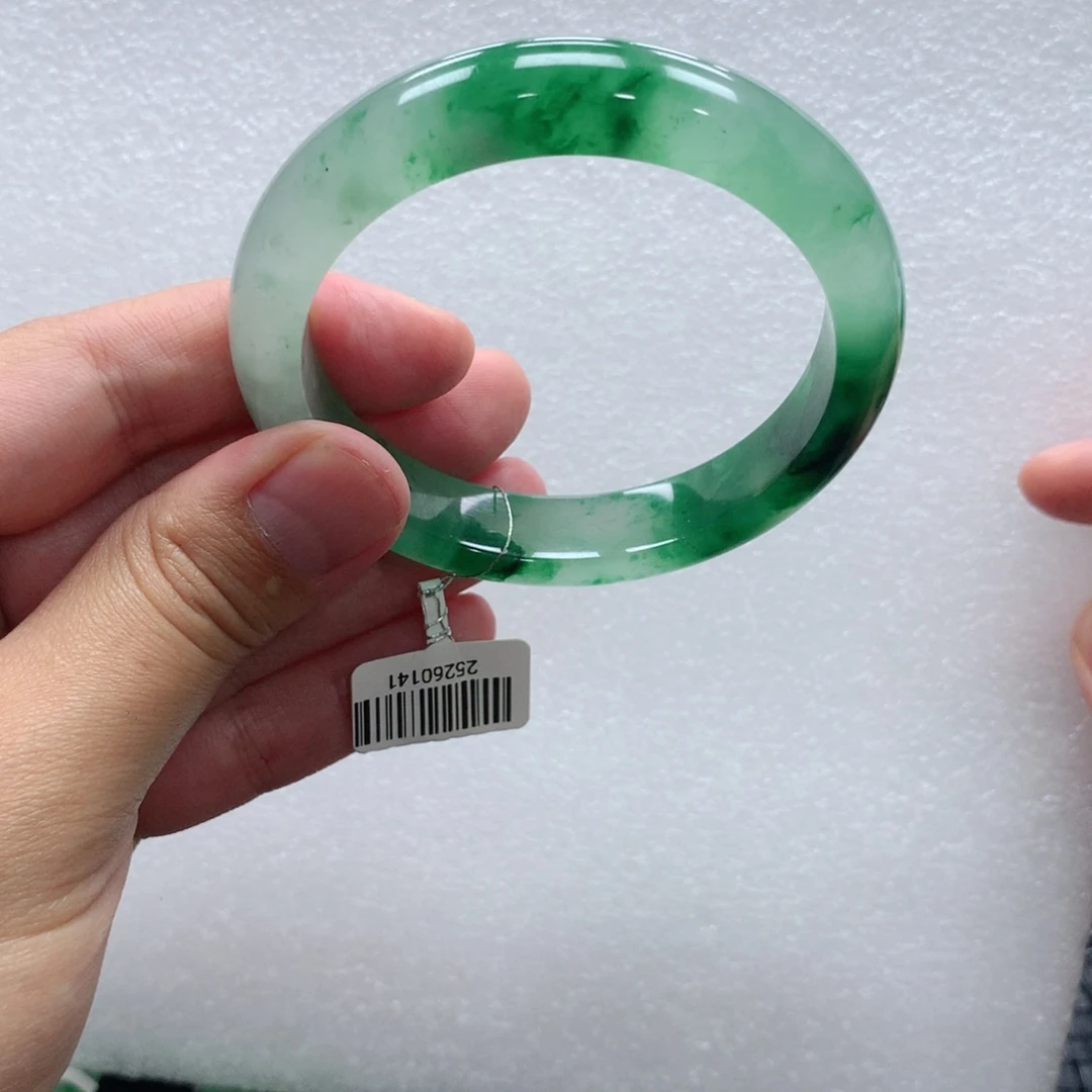 石英质玉未镶嵌手镯青青60-多人