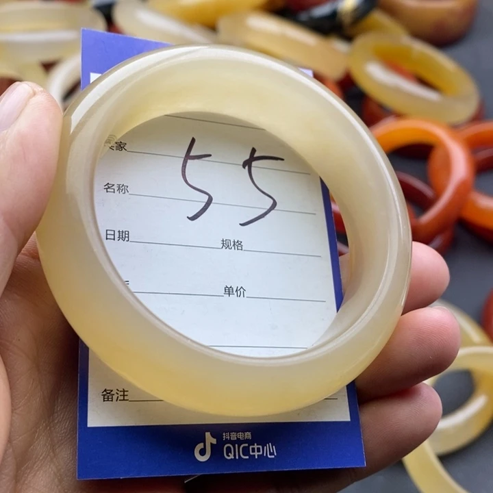 未镶嵌手镯石英质玉