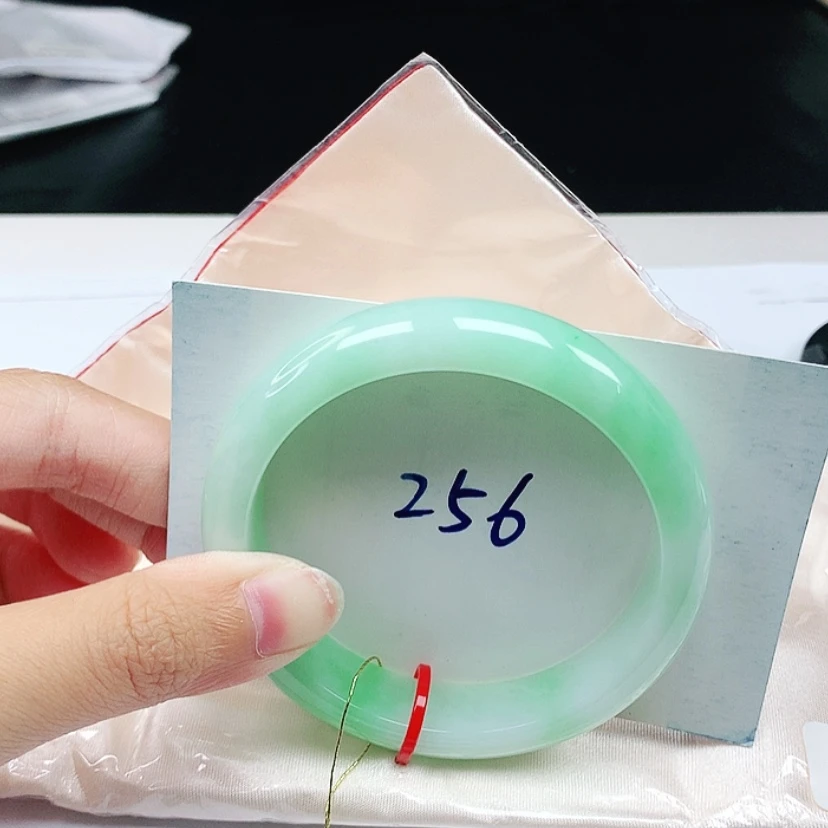 【闪购商品】翡翠手镯未镶嵌大****星55.2圈