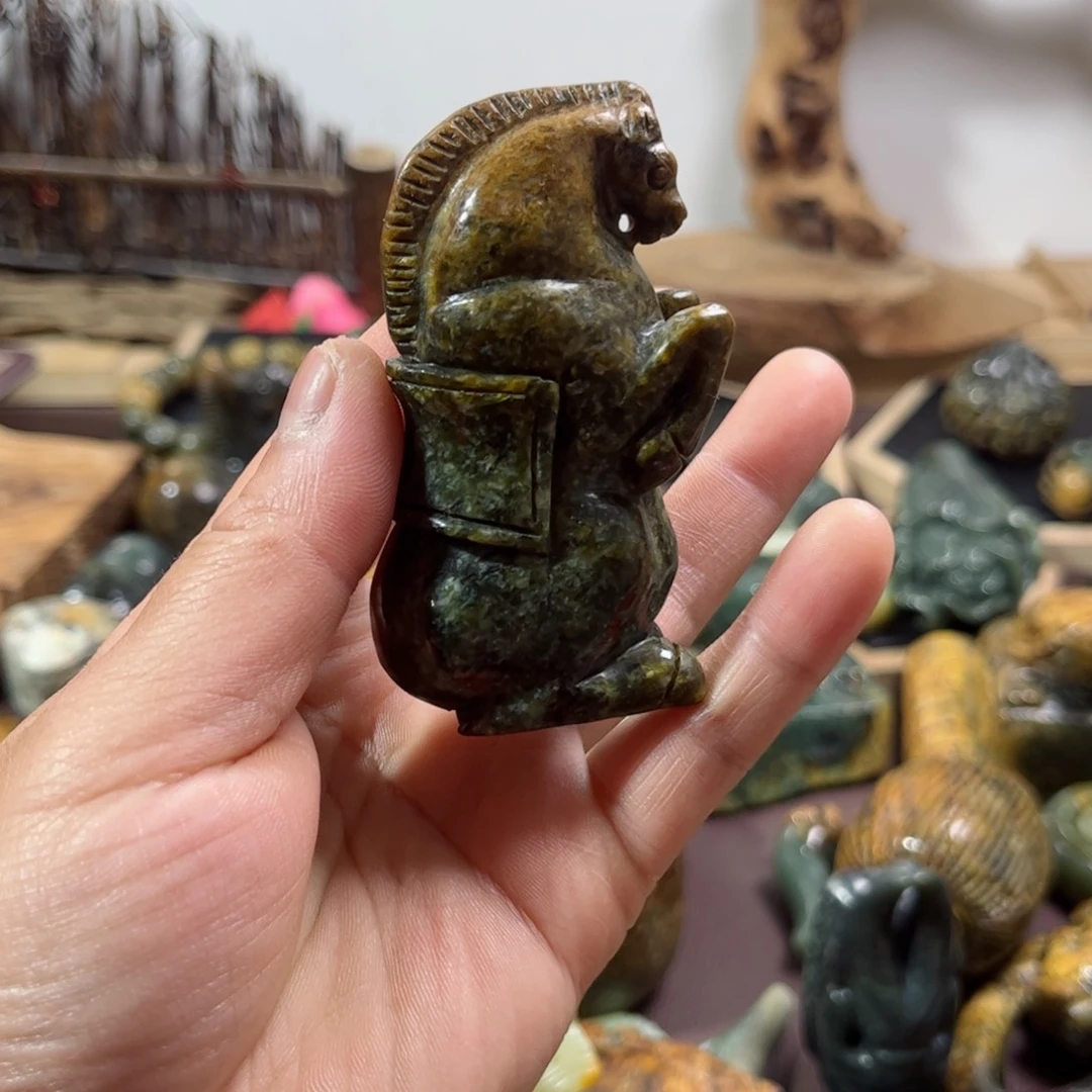 岫岩河磨玉（透闪石质玉）把件未镶嵌山***容