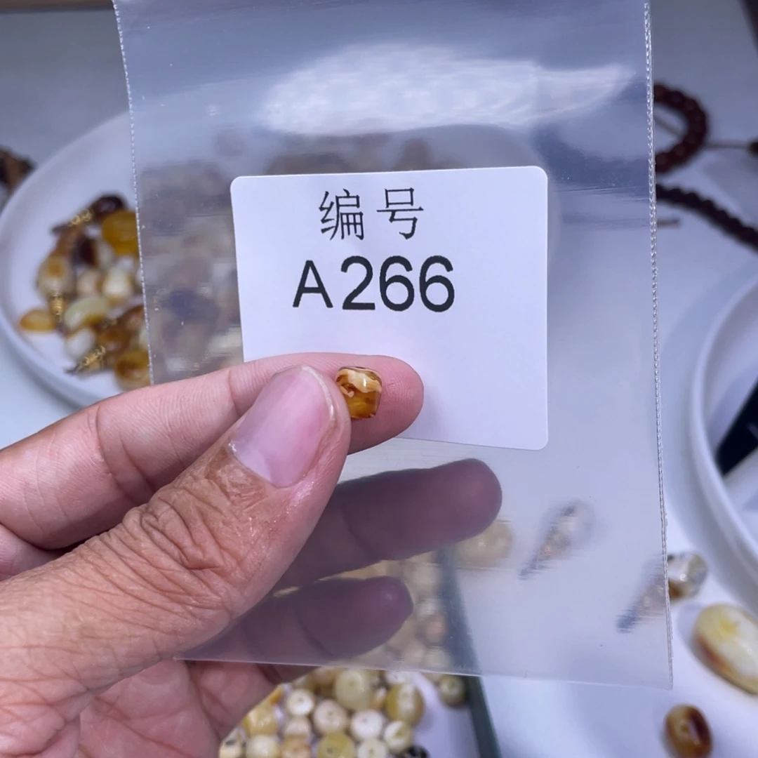 琥珀未镶嵌裸石蜜蜡