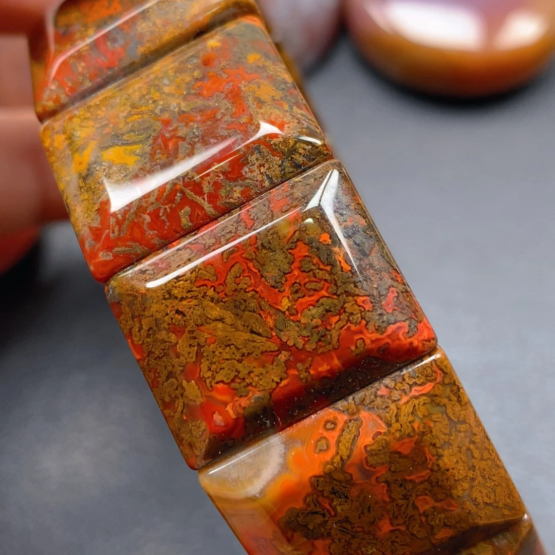 未镶嵌颈饰玛瑙/玉髓善*