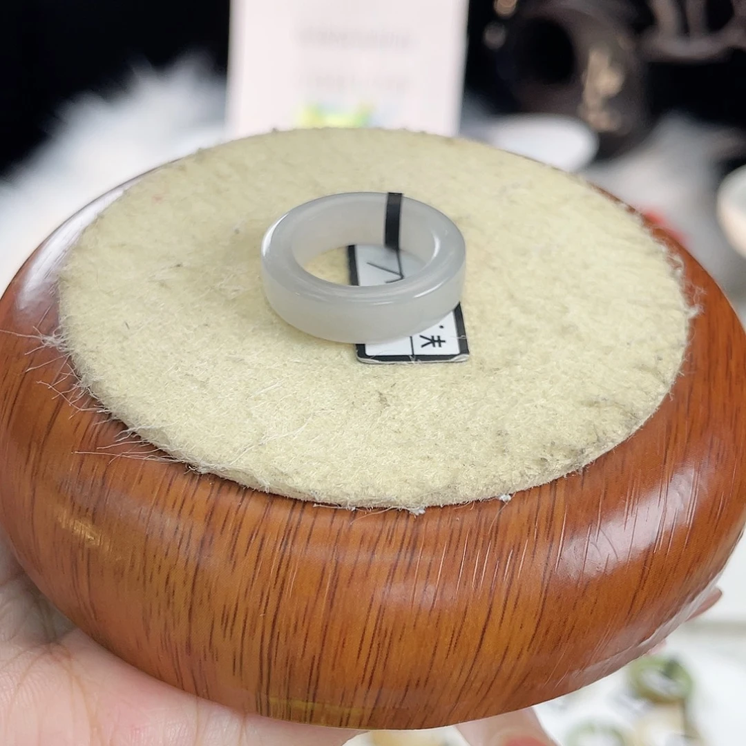 和田玉未镶嵌戒指浅紫圆切。16.8。不退换