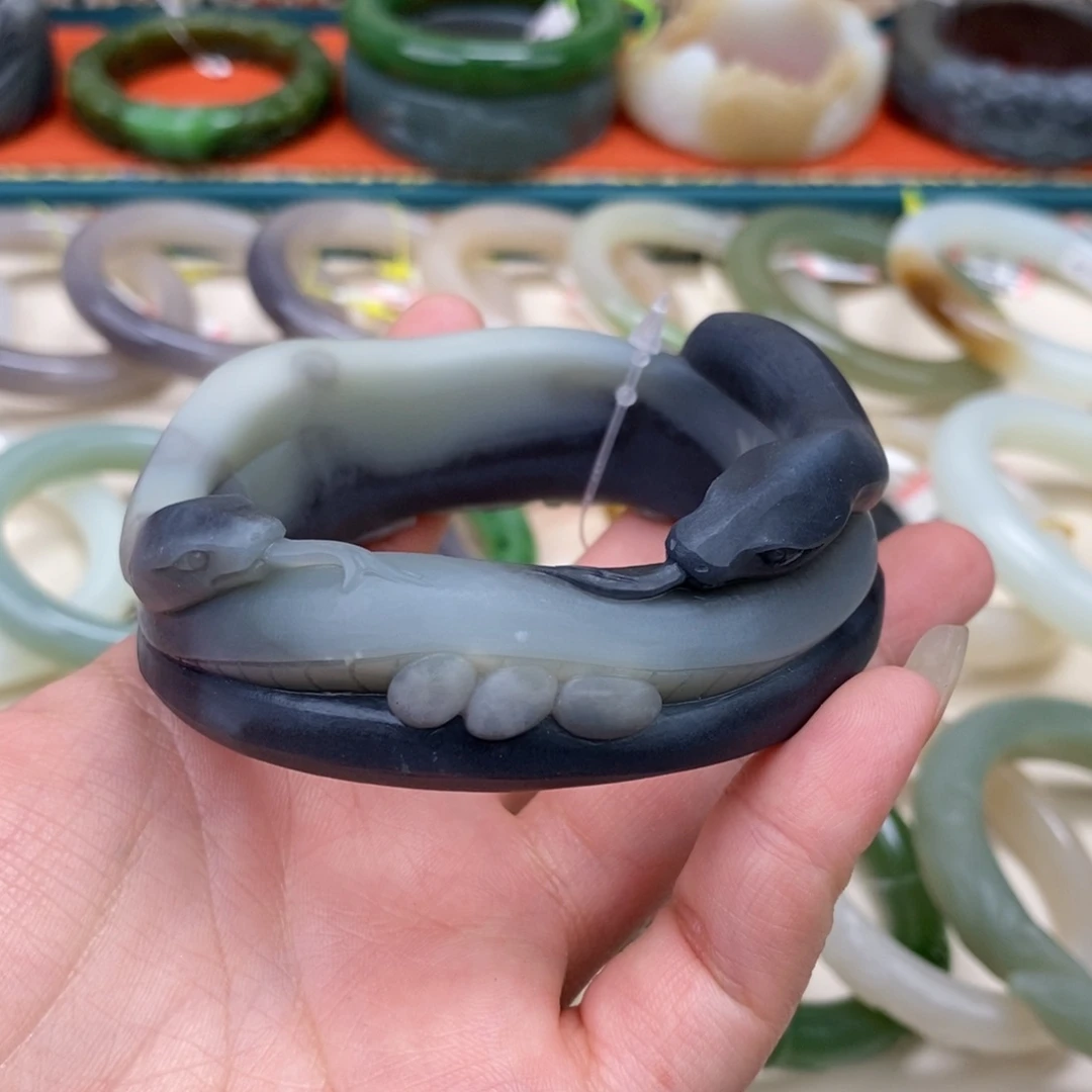 和田玉手镯未镶嵌妮56.9定制