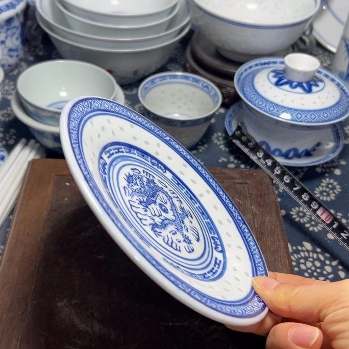 陶青花玲珑的骨碟，骨碟