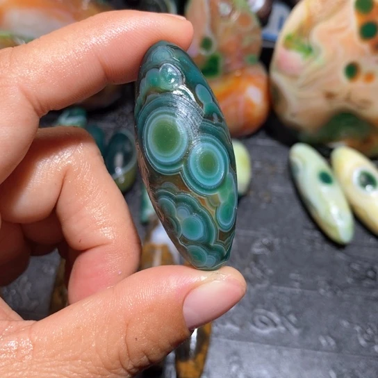 石英质玉珠宝半成品未镶嵌王****！