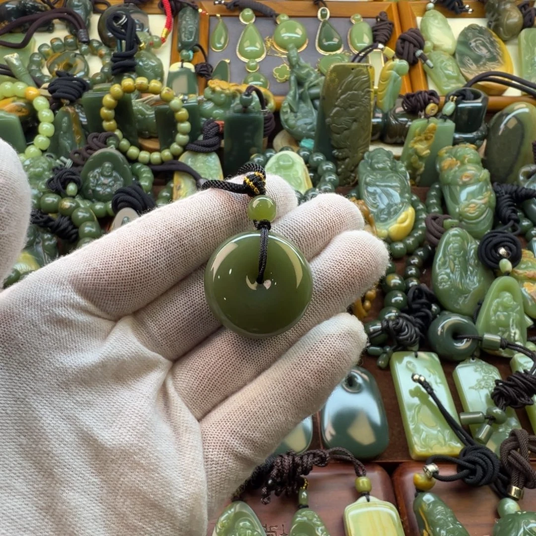 岫岩老玉（透闪石质玉）未镶嵌颈饰