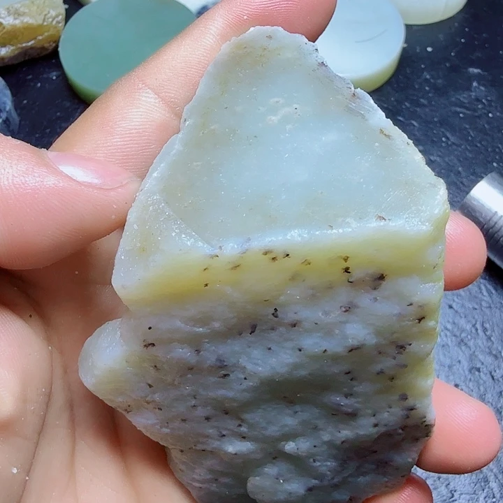 和田玉（糖玉）未镶嵌珠宝奇石