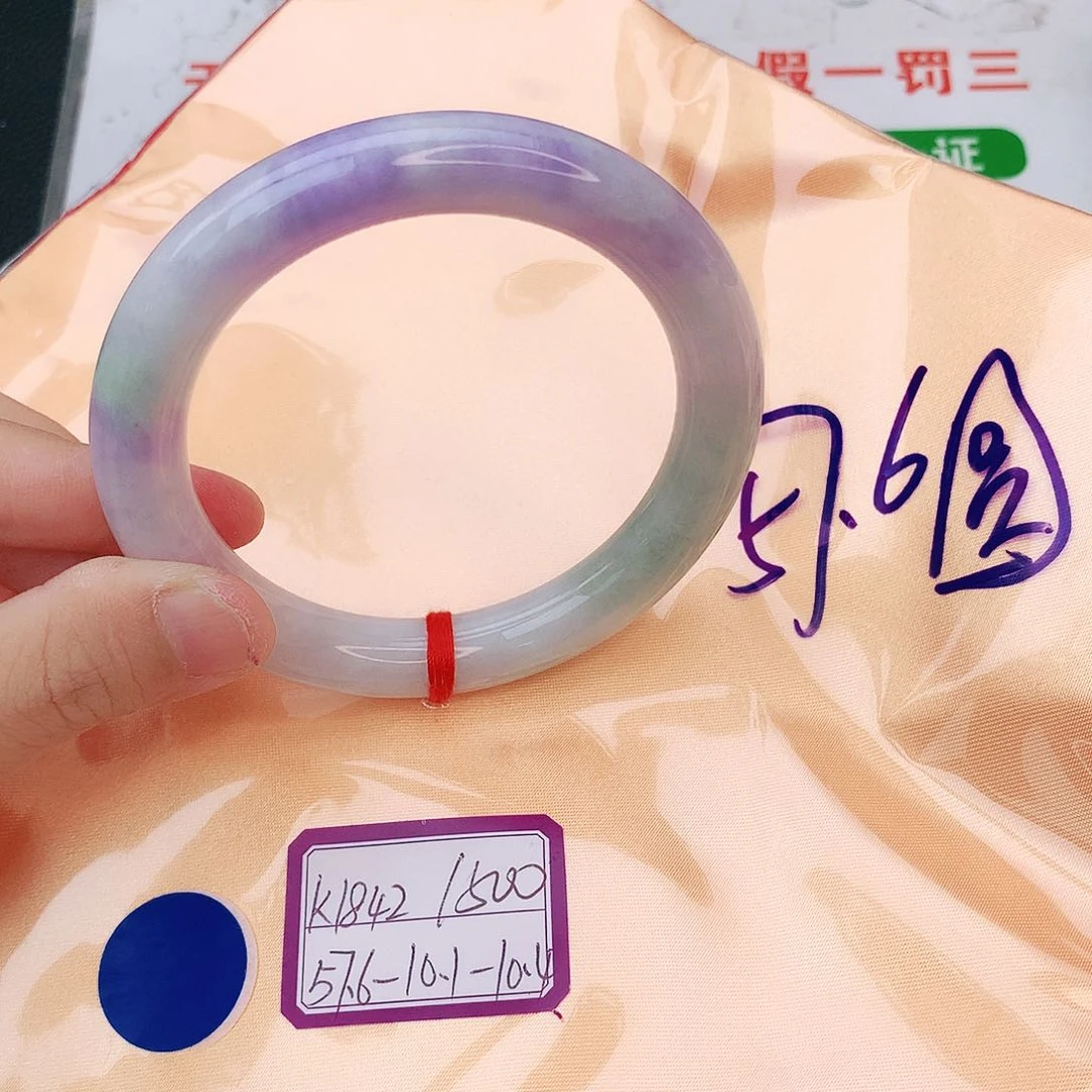 翡翠手镯未镶嵌我