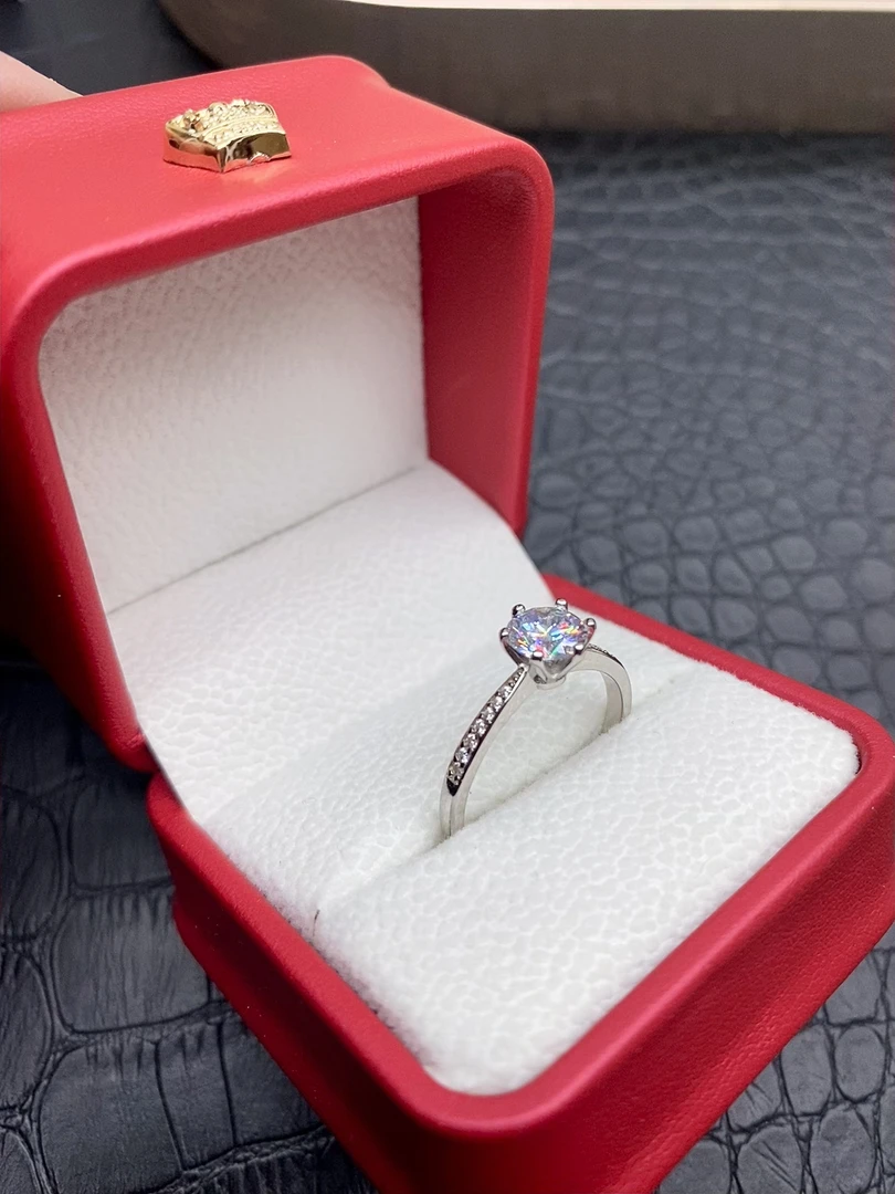 925银莫桑石戒指 【微镶周家皇冠0.5-2克拉】结婚订婚求婚经典时尚