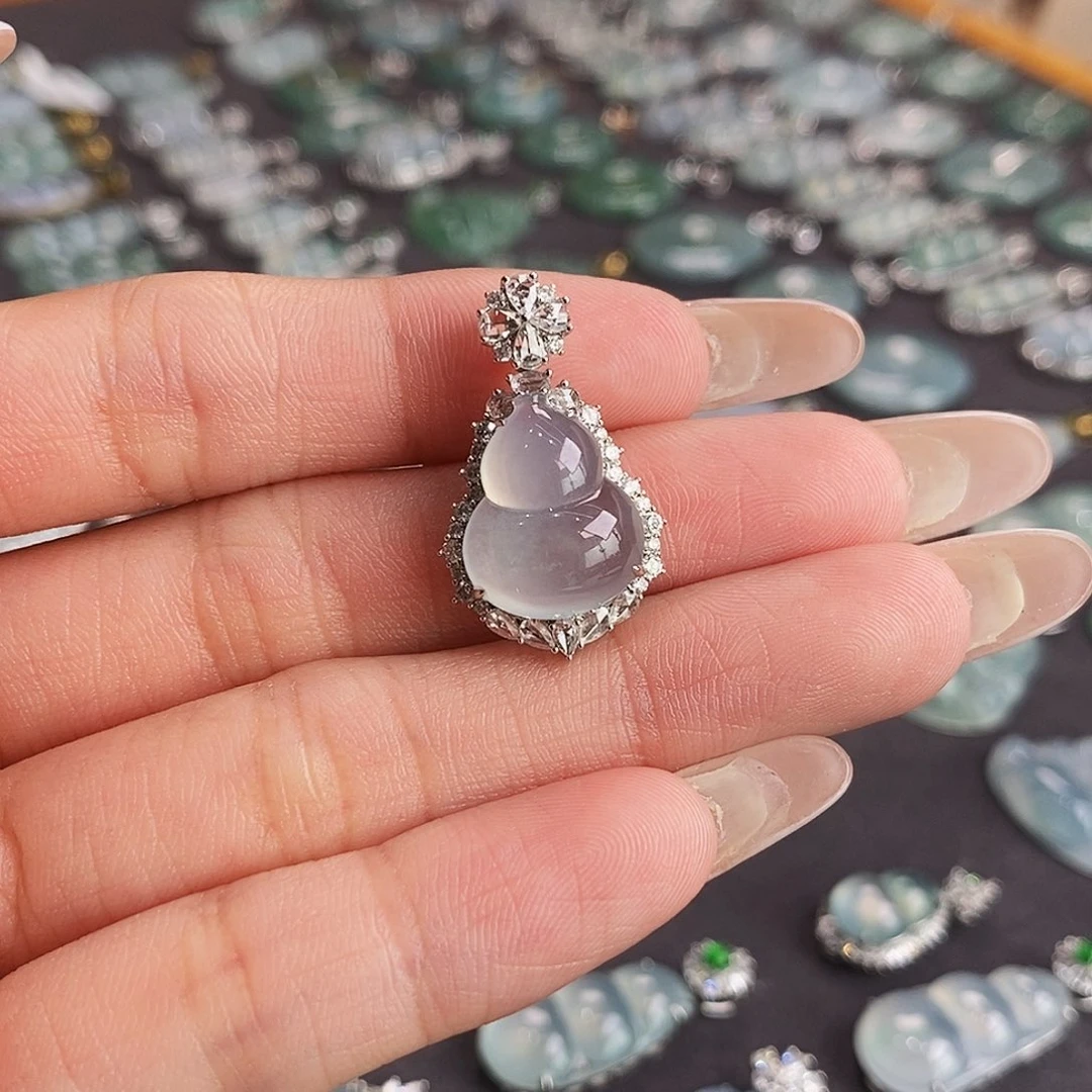 翡翠18K金镶嵌颈饰天然缅甸A货翡翠葫芦