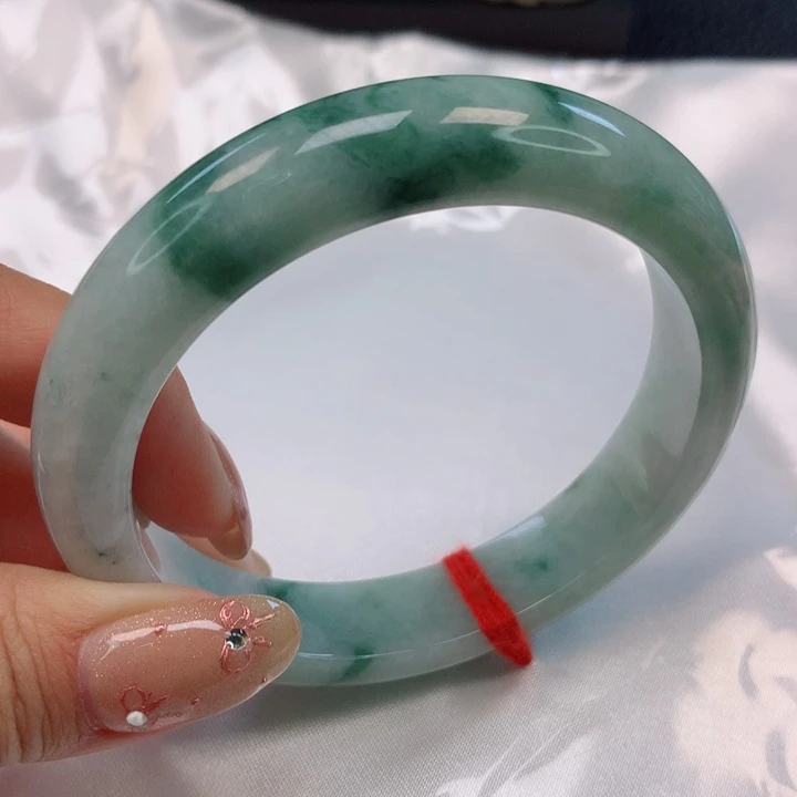 翡翠手镯未镶嵌57圈