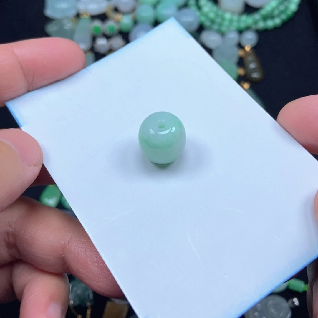 翡翠未镶嵌颈饰路路通