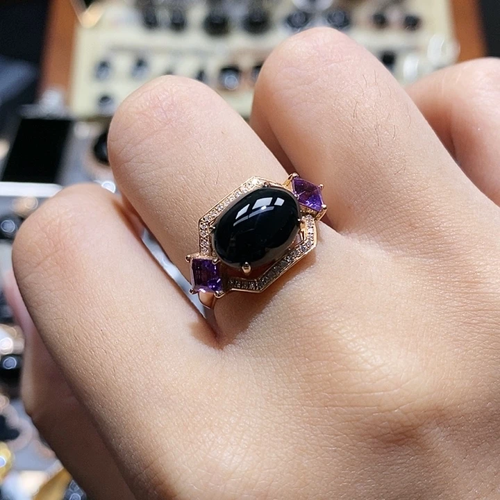 18K金镶嵌戒指翡翠蛋面